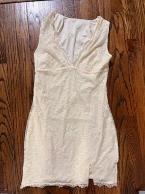 Cream Lace V-Neck Bodycon Dress